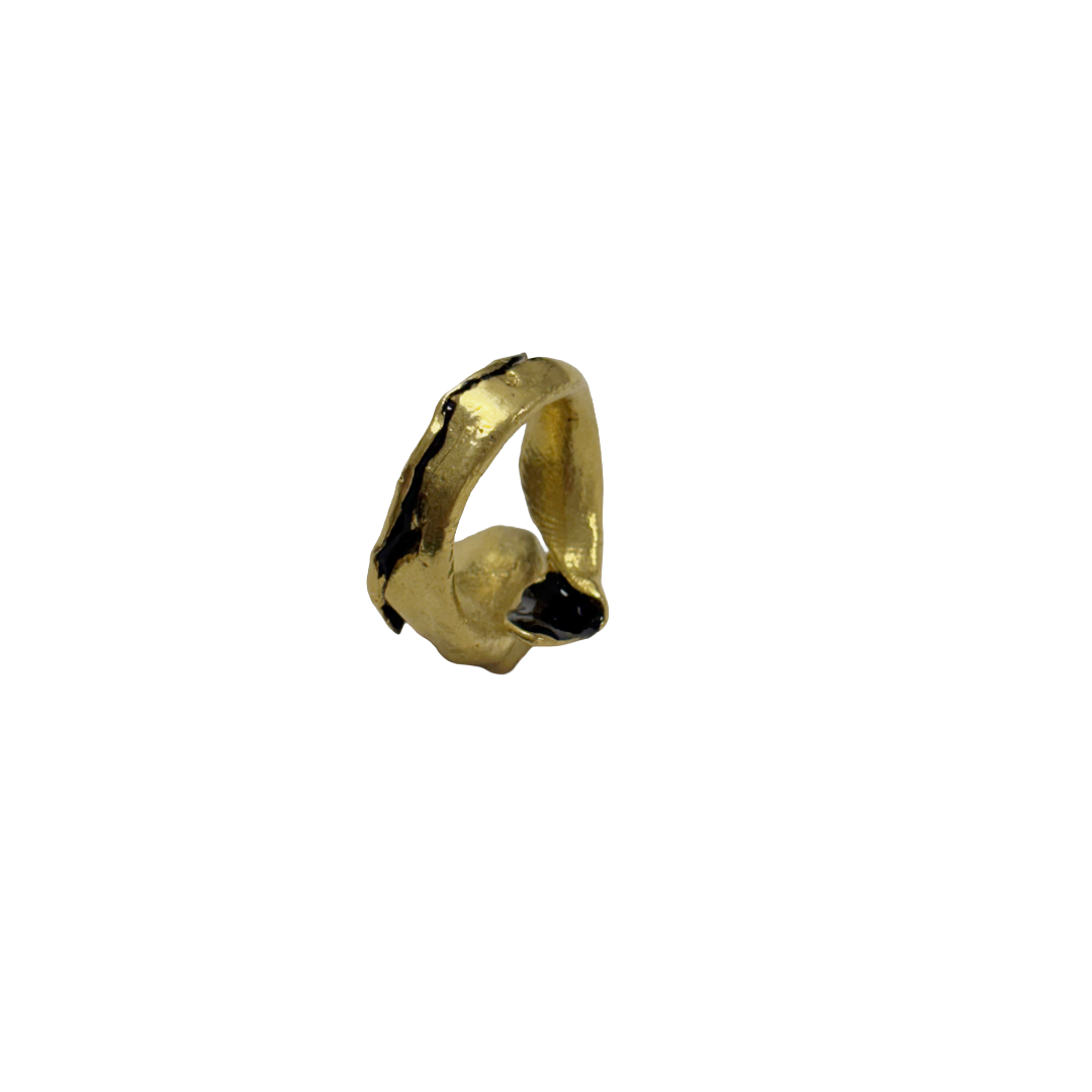 ARTIZ | 'Black Enamel Split Leaf Ring (M)' | Gold plated bronze / enamel