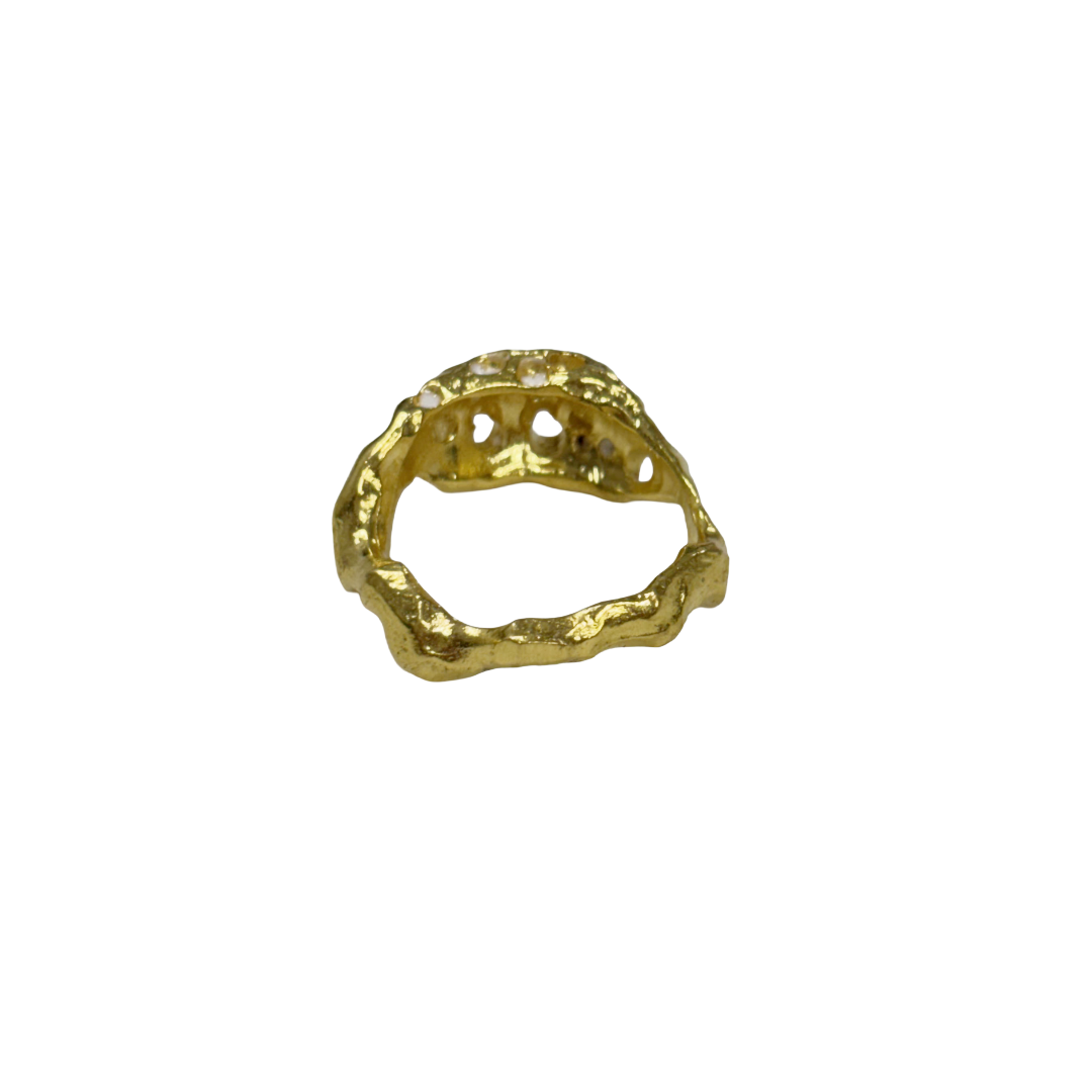 ARTIZ | 'White Enamel Coral Ring (M)' | Gold plated bronze / enamel