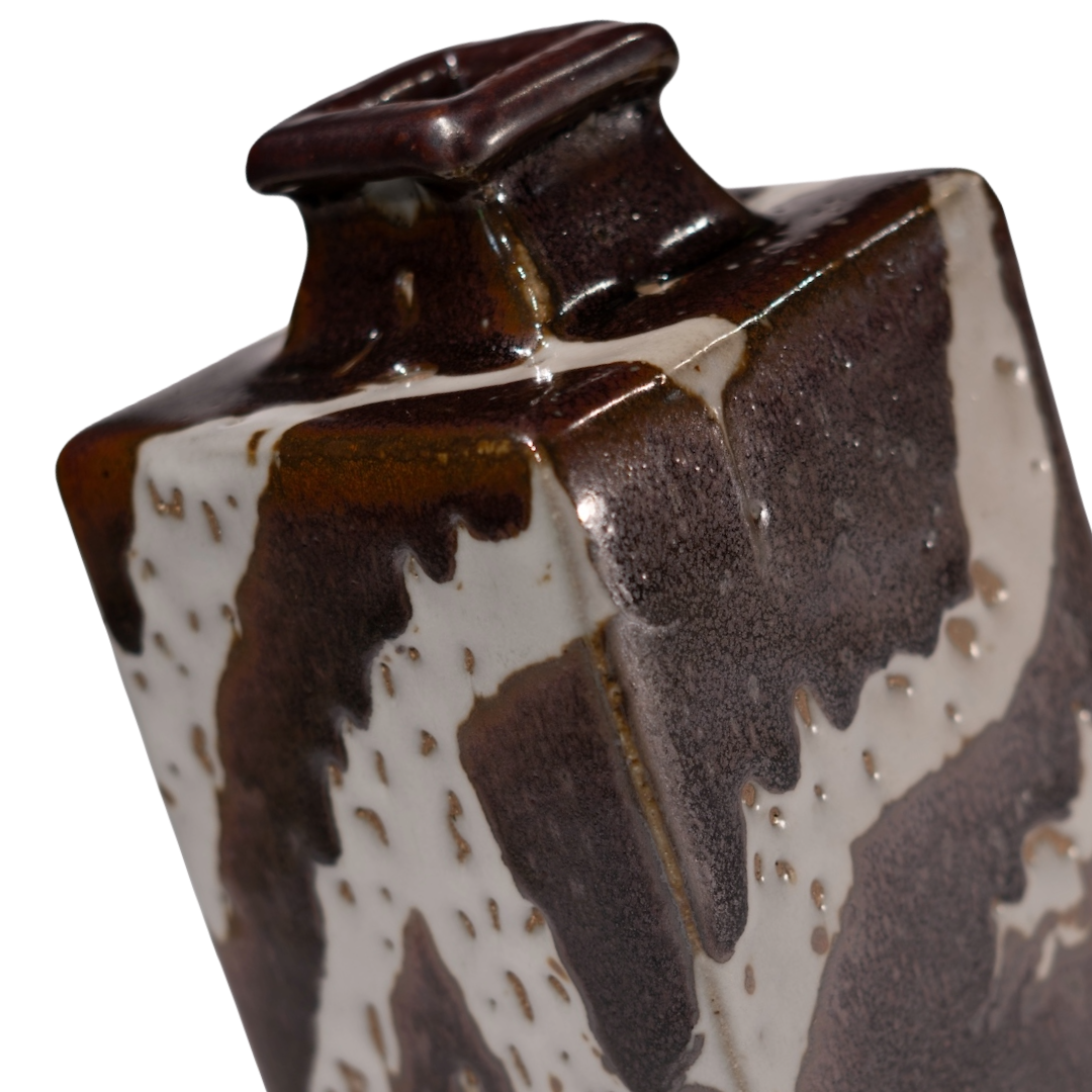 SERVICE CERAMICS | ‘Squared bottle’ | 2025 | Wheel-thrown ceramics