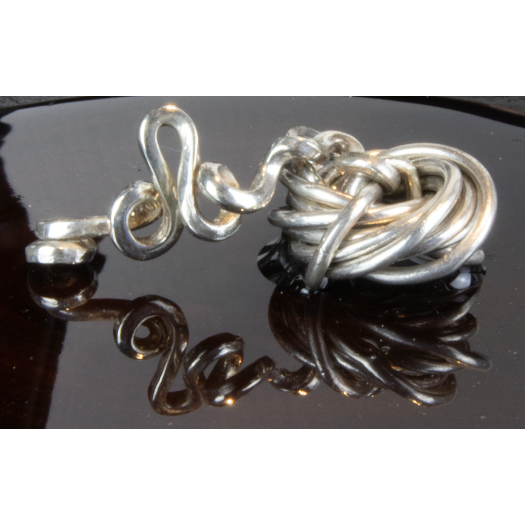 TETSUYA TABATA & MARIANA VERDAASDONK | 'Mortal Coil' | 2024 | Silver | H40 x W15 x D12 mm