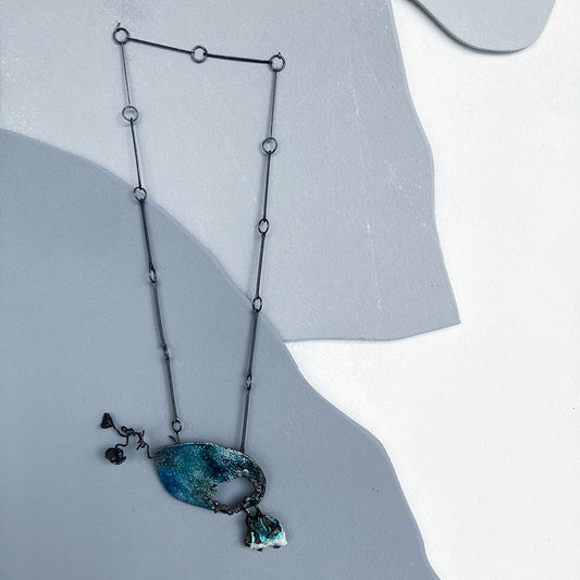 LOIS HAYES | ‘Shifting Contours - Necklace 2’ | 2025 | Enamel / recycled copper/ chrysocolla in quartz