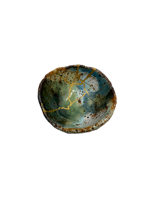 KAT HALL  | ‘Venus’  | 2025 | Ceramic and kintsugi