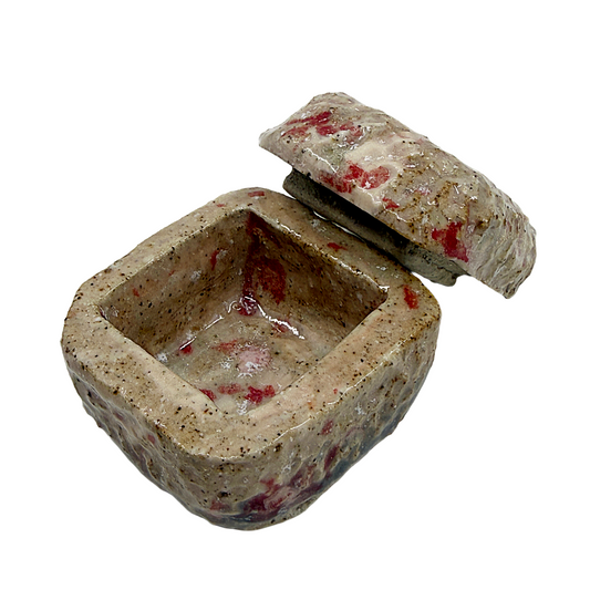 AKIKO HANAZAKI | 'Pink Carved Ring Box' | Hand built ceramic