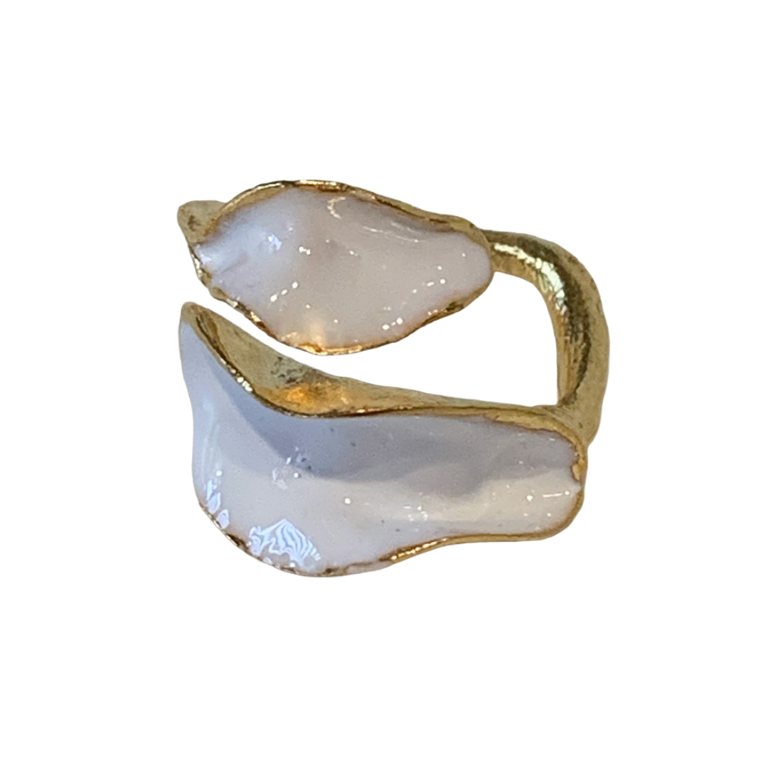 ARTIZ | 'White Enamel Leaf Ring- Medium' #1 | Gold plated bronze