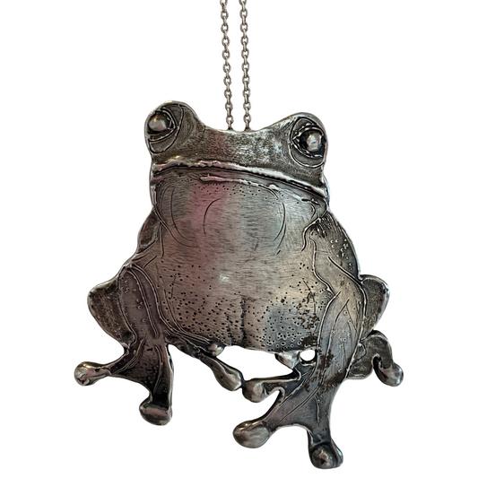MELISSA STANNARD | ‘Green Tree Frog – gindjurra – Litoria Caerulea’ | Sterling silver pendant with patina