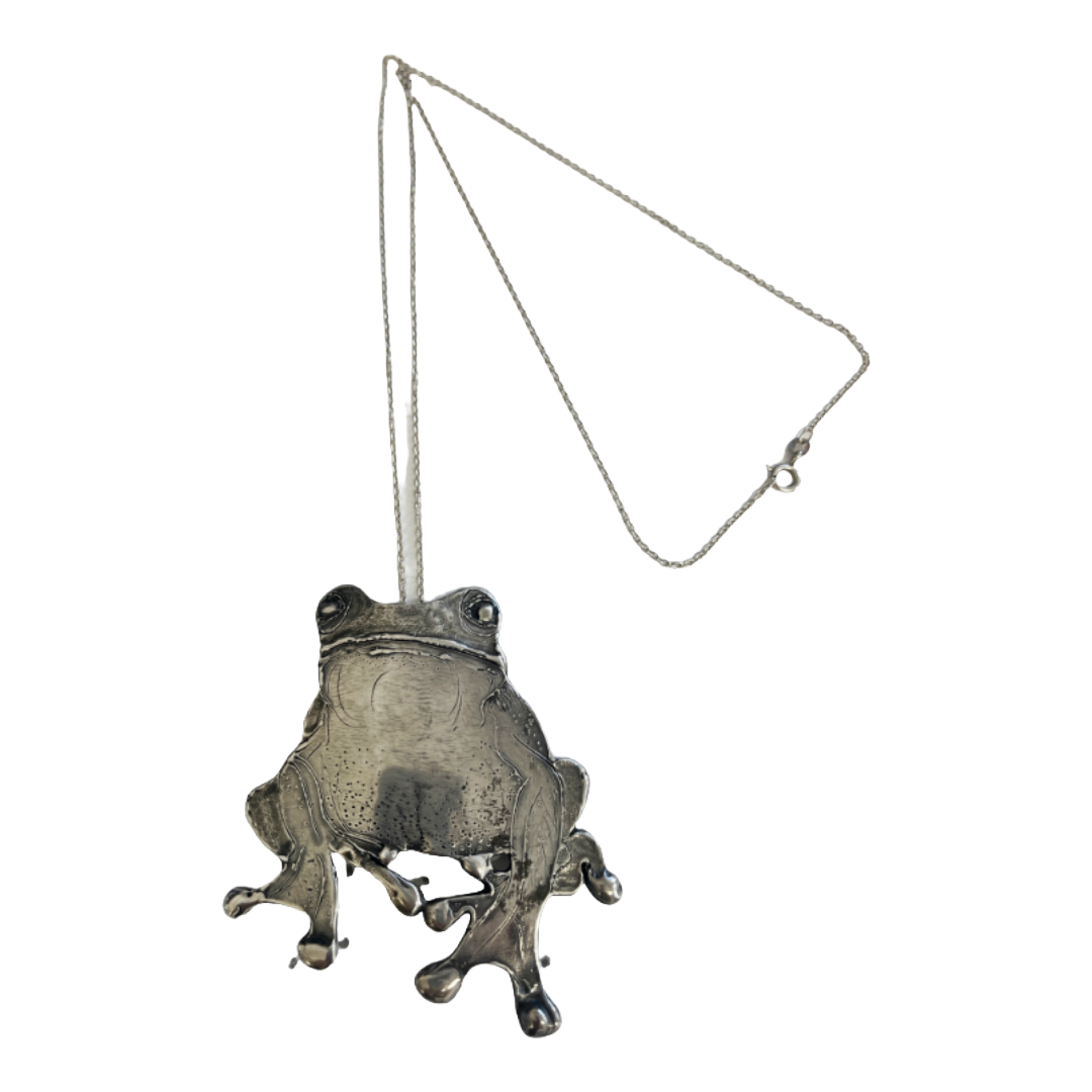 MELISSA STANNARD | ‘Green Tree Frog – gindjurra – Litoria Caerulea’ | Sterling silver pendant with patina