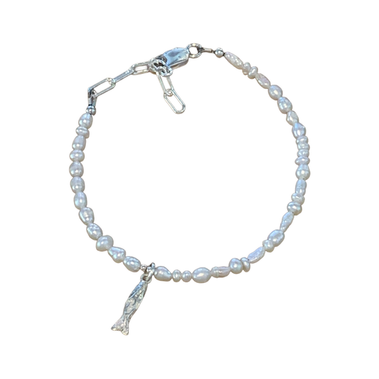 LAURA SCOTT STUDIO | Freshwater Pearl & Sandcast Reef Fish Charm Bracelet | 2026 | 925 Sterling Silver