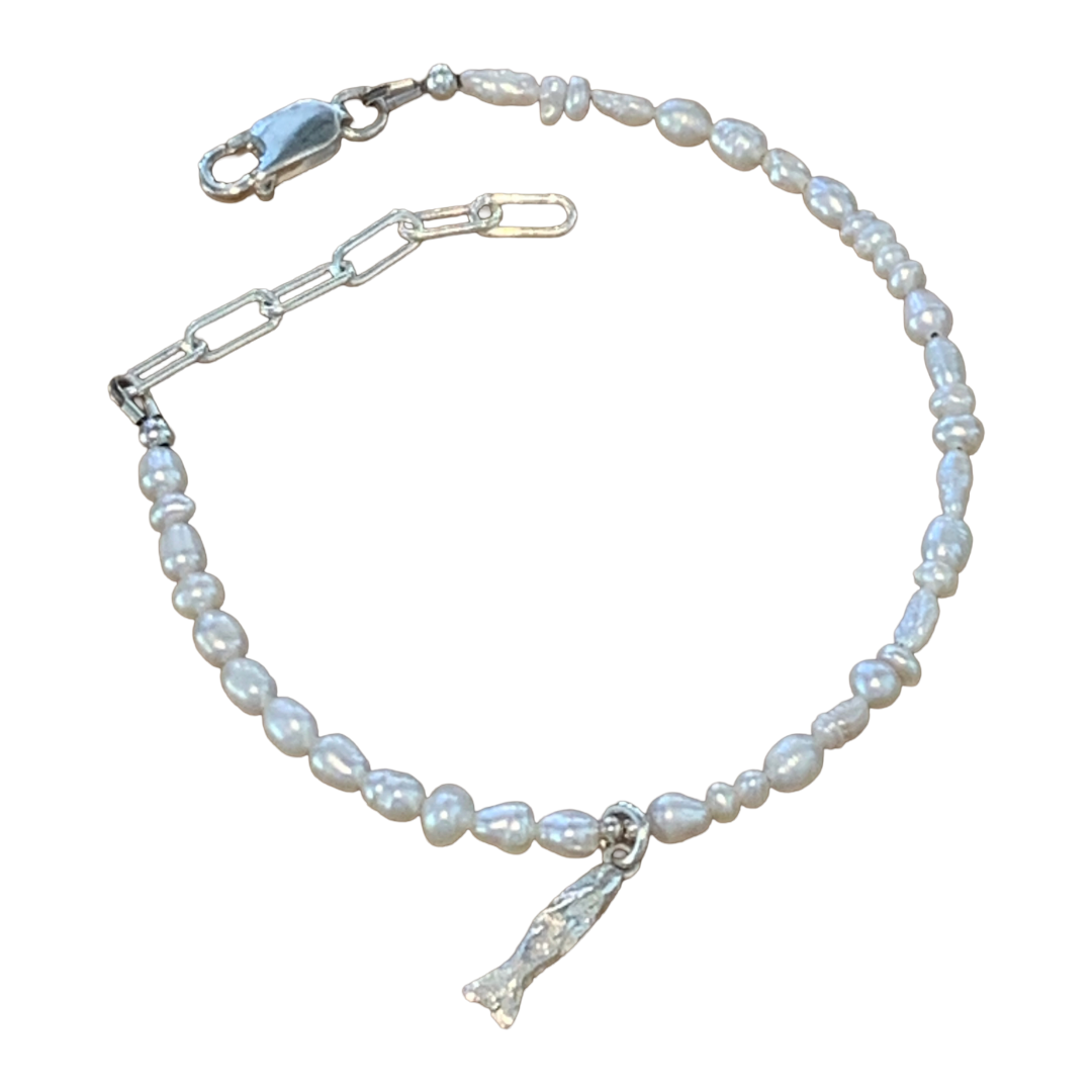 LAURA SCOTT STUDIO | Freshwater Pearl & Sandcast Reef Fish Charm Bracelet | 2026 | 925 Sterling Silver