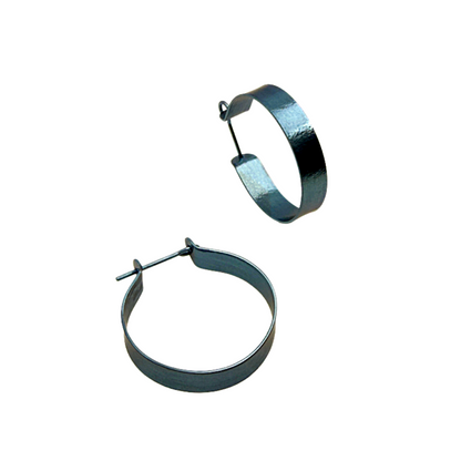 FAR NORTH STUDIO | ‘Hoop earrings - small’ | Ice / steel blue | Titanium