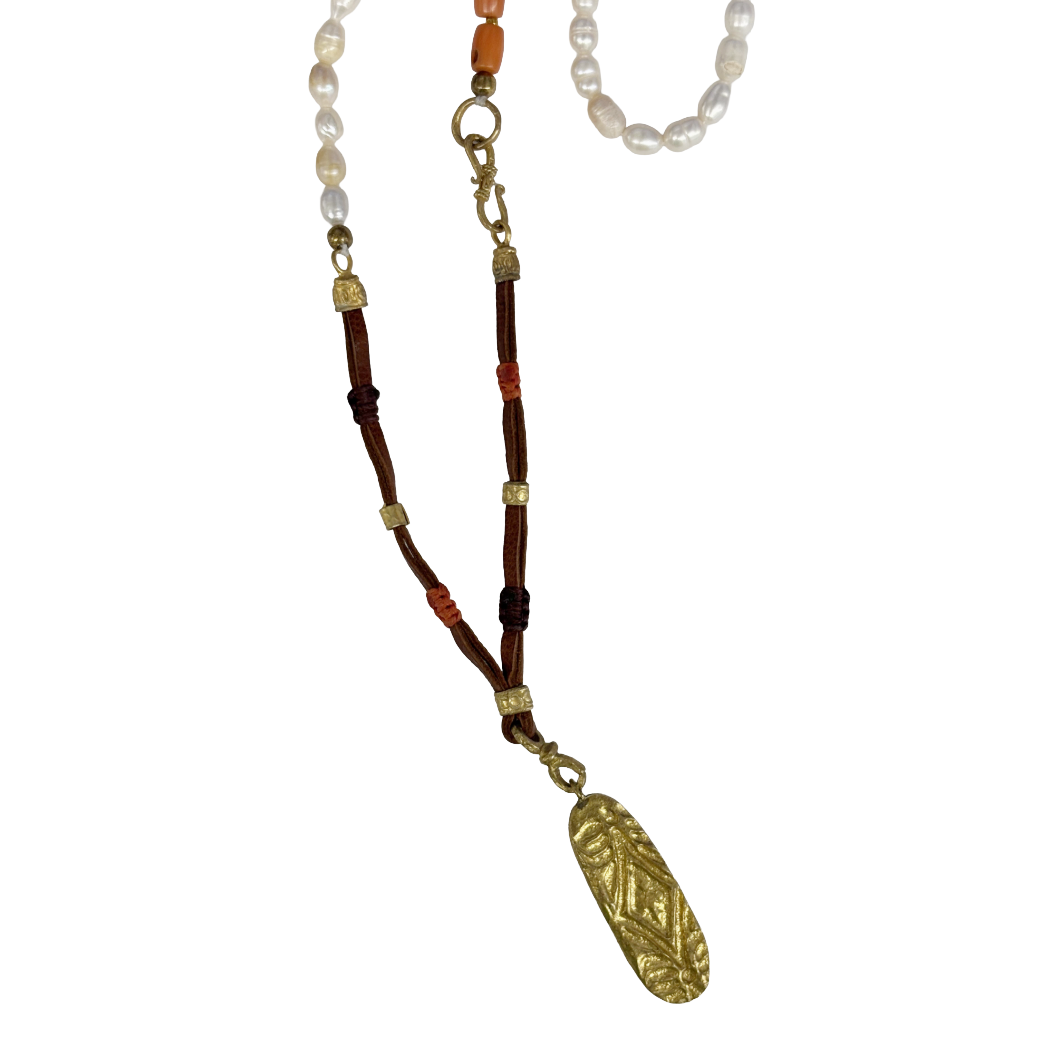 ARTIZ | 'Lozenge Pendant Necklace' | Gold plated bronze | Carnelian / pearls / quartz / leather