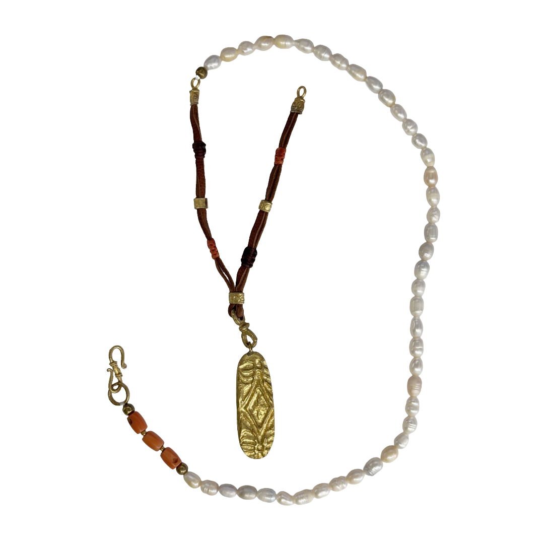 ARTIZ | 'Lozenge Pendant Necklace' | Gold plated bronze | Carnelian / pearls / quartz / leather
