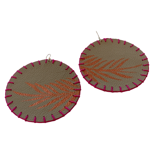 MUM'A NAI | Maxi Attraction – Tropics #3 | Upcycled canvas and acrylic on taupe leather with fuchsia pink cotton embroidery and sterling silver hooks | 8 (d) cm