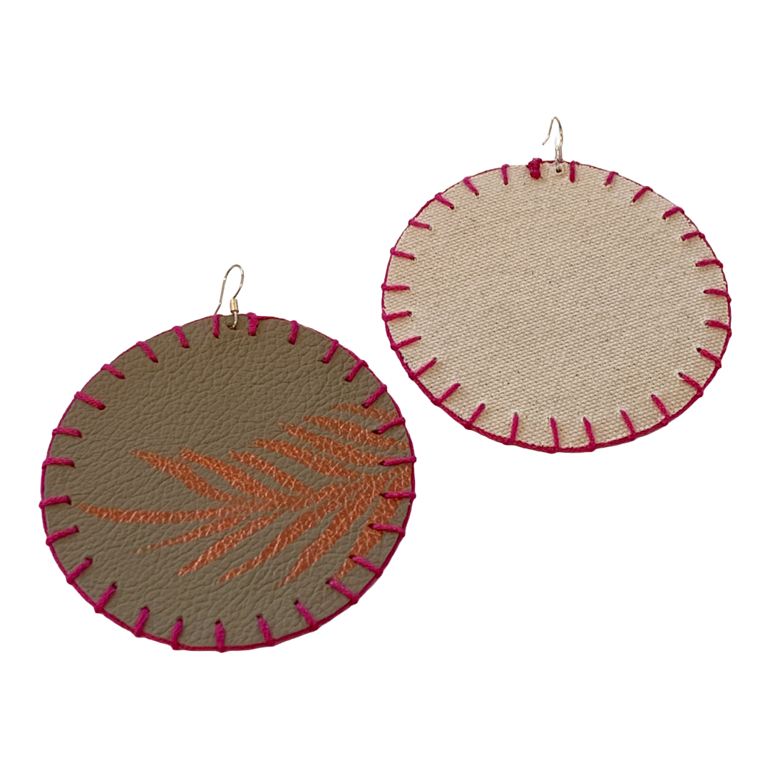 MUM'A NAI | Maxi Attraction – Tropics #3 | Upcycled canvas and acrylic on taupe leather with fuchsia pink cotton embroidery and sterling silver hooks | 8 (d) cm