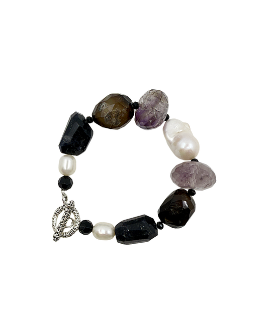 PEARL AND SALTY PLUM | ‘Amethyst and Iolite Bracelet’ | Amethyst / freshwater pearls / spinel / iolite