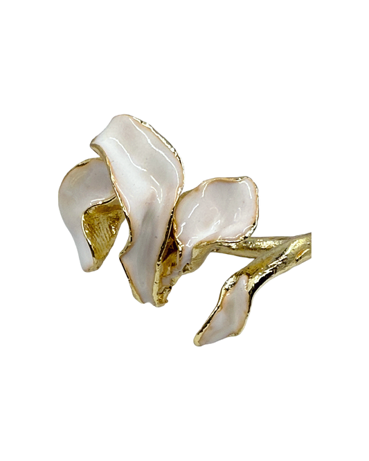 ARTIZ | 'White Enamel Leaf Ring (XL)' 2 | Gold plated bronze