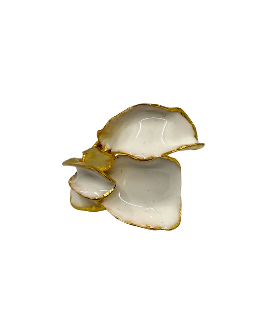 ARTIZ | 'White Enamel Leaf Ring (XL)'1 | Gold plated bronze
