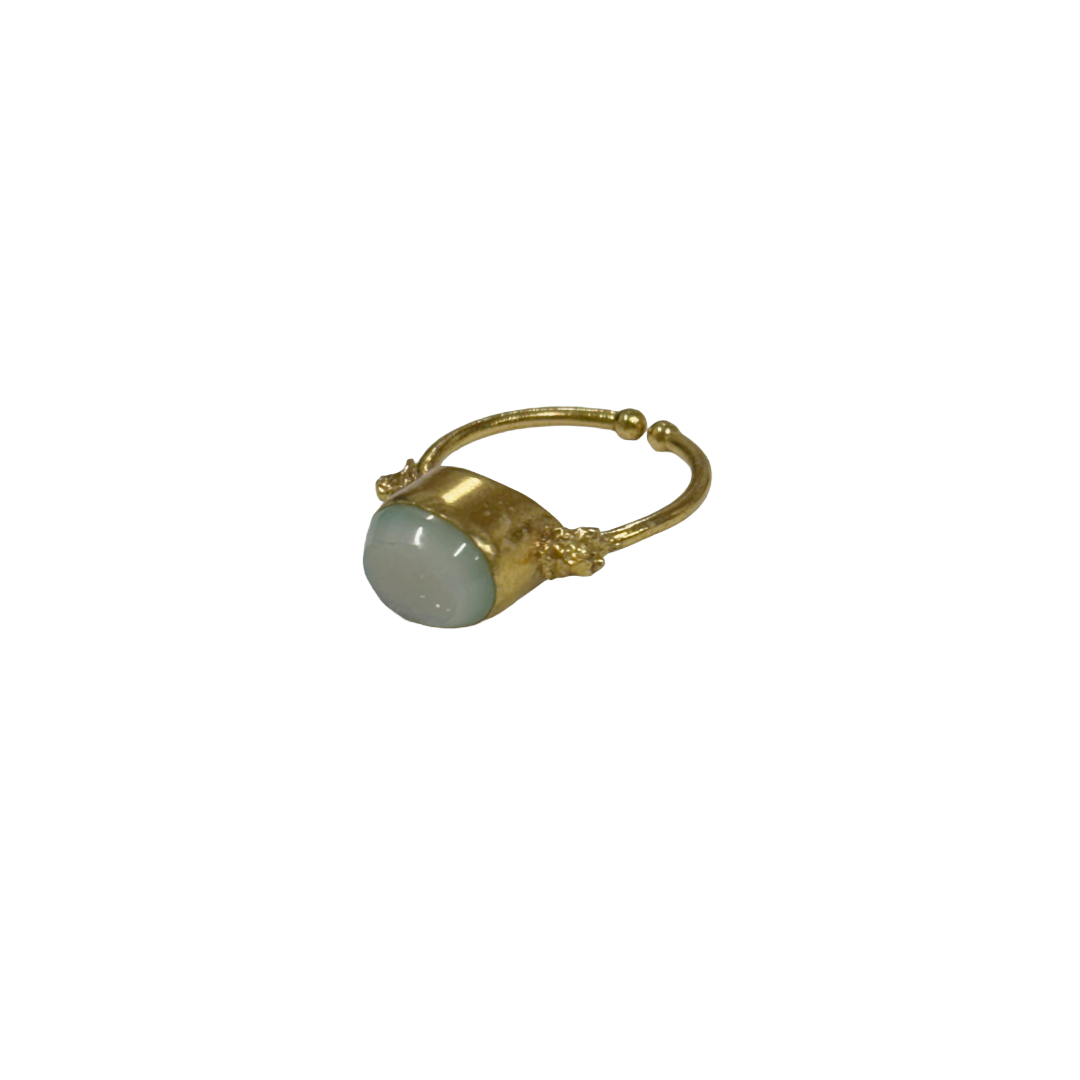 ARTIZ | 'Small Druzy Crystal Ring' | gold plated bronze / druzy gemstone