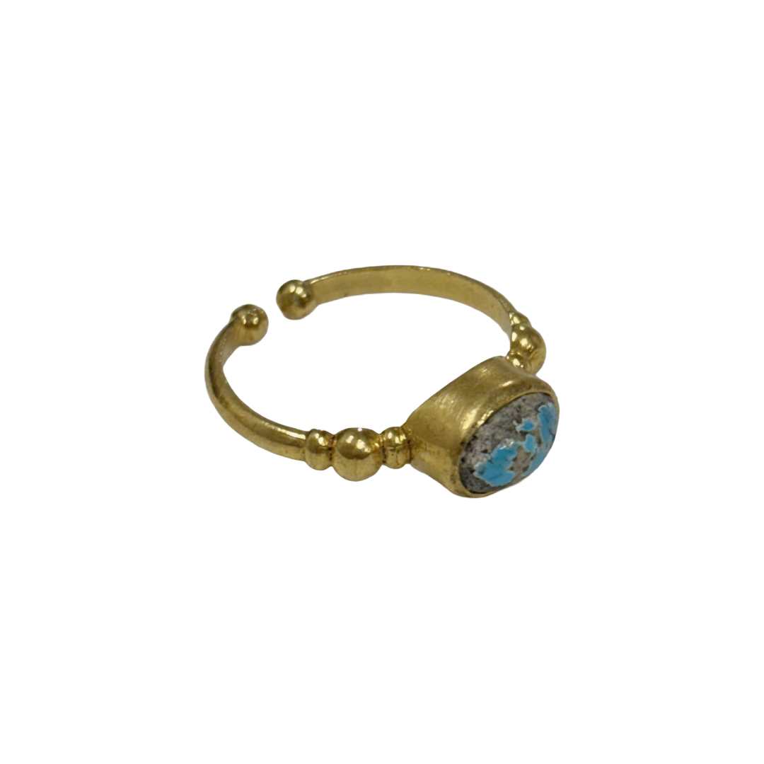 ARTIZ | 'Small Gem Ring #1' | gold plated bronze / howlite