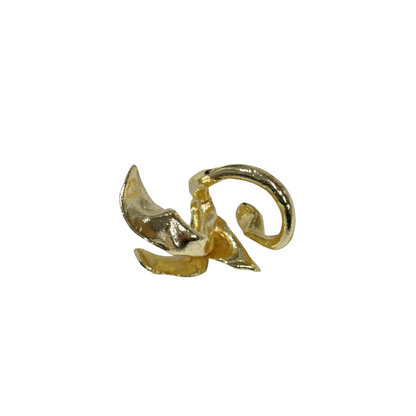 ARTIZ | 'White Enamel Leaf Ring (L)' | Gold plated bronze / enamel