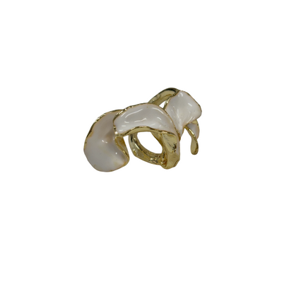 ARTIZ | 'White Enamel Leaf Ring (L)' | Gold plated bronze / enamel
