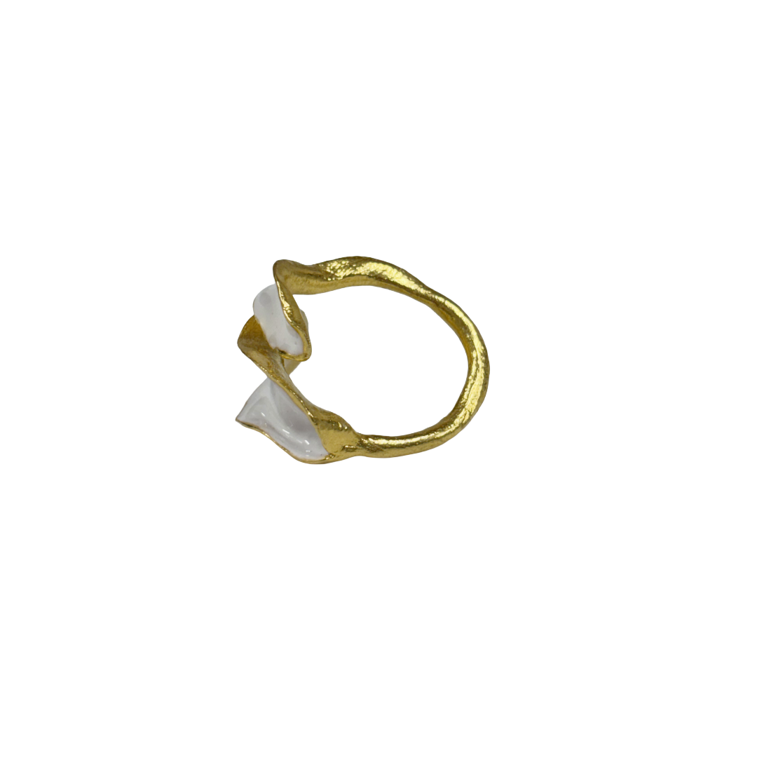 ARTIZ | 'White Enamel Split Leaf Ring #1 (M)' | Gold plated bronze / enamel