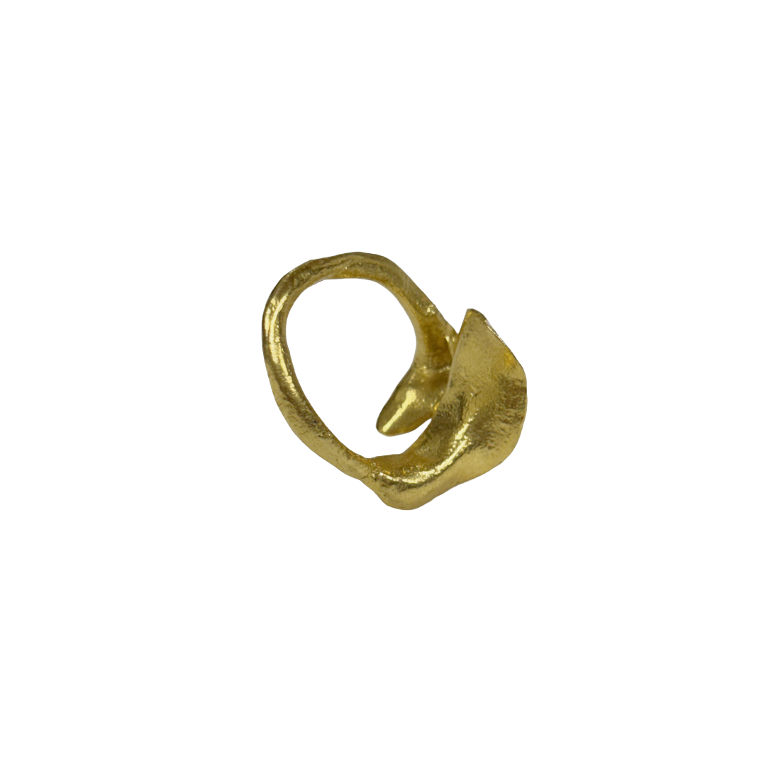 ARTIZ | 'White Enamel Split Leaf Ring #1 (M)' | Gold plated bronze / enamel
