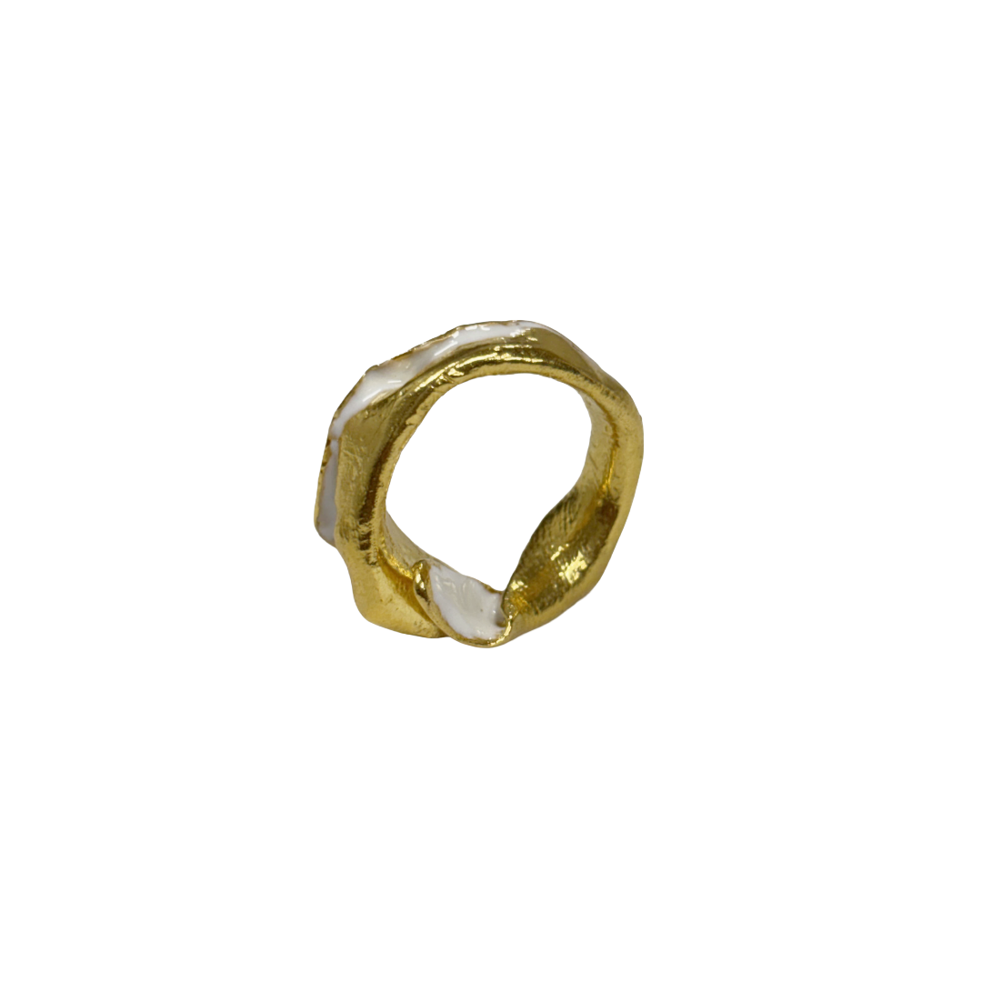 ARTIZ | 'White Enamel Split Leaf Ring #2 (M)' | Gold plated bronze / enamel