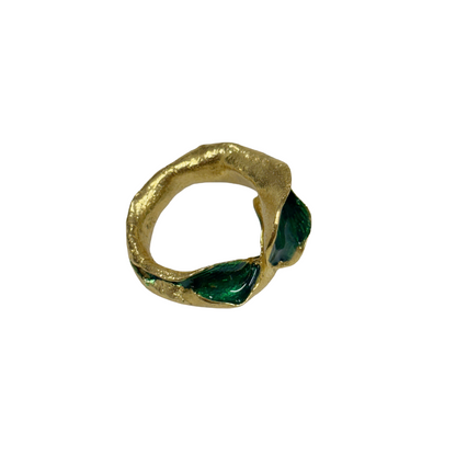 ARTIZ | 'Green Enamel Split Leaf Ring (M)' | Gold plated bronze / enamel