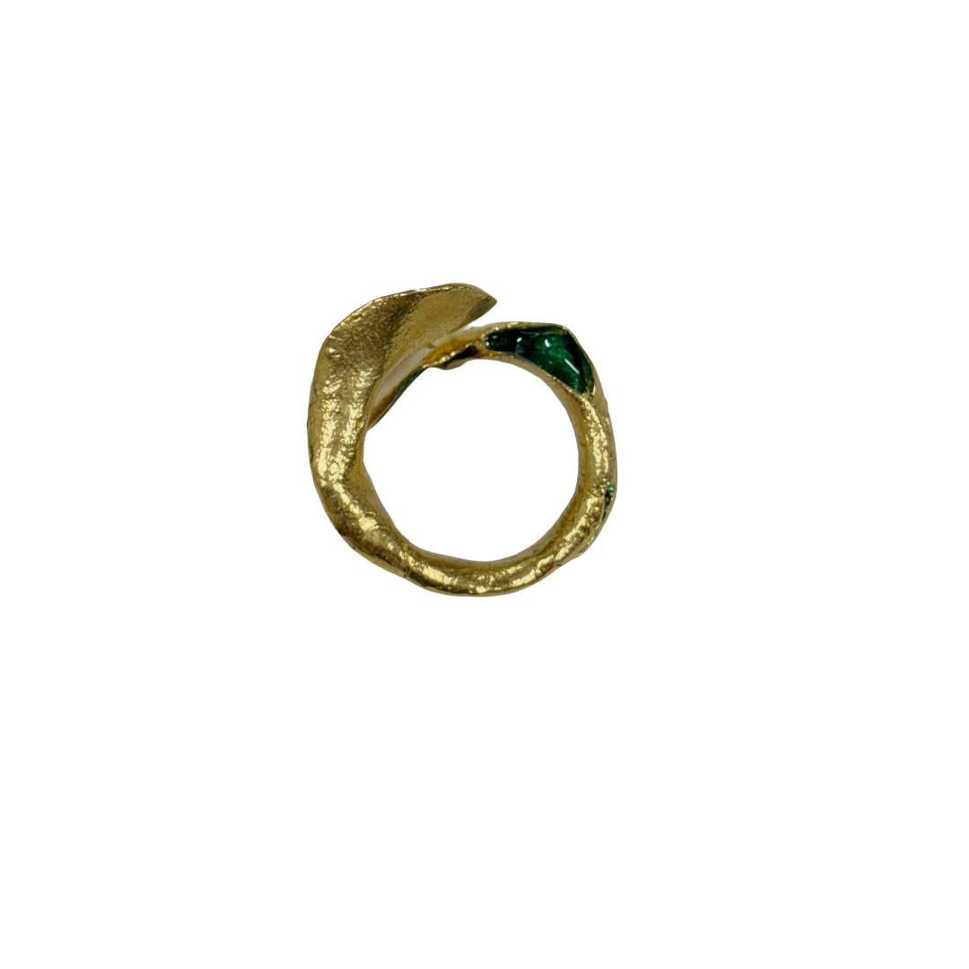 ARTIZ | 'Green Enamel Split Leaf Ring (M)' | Gold plated bronze / enamel