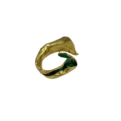 ARTIZ | 'Green Enamel Split Leaf Ring (M)' | Gold plated bronze / enamel