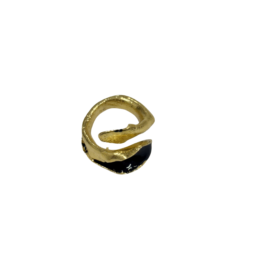 ARTIZ | 'Black Enamel Split Leaf Ring (M)' | Gold plated bronze / enamel