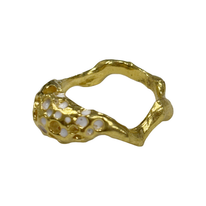 ARTIZ | 'White Enamel Coral Ring (M)' | Gold plated bronze / enamel