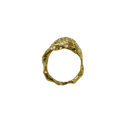 ARTIZ | 'White Enamel Coral Ring (M)' | Gold plated bronze / enamel