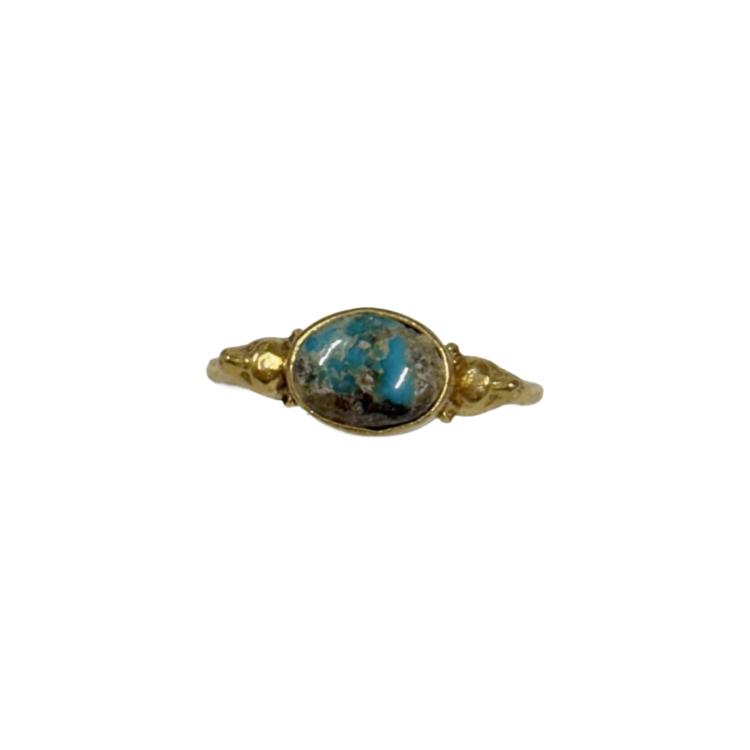 ARTIZ | 'Small Gem Ring #2' | gold plated bronze / howlite