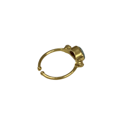 ARTIZ | 'Small Gem Ring #2' | gold plated bronze / howlite