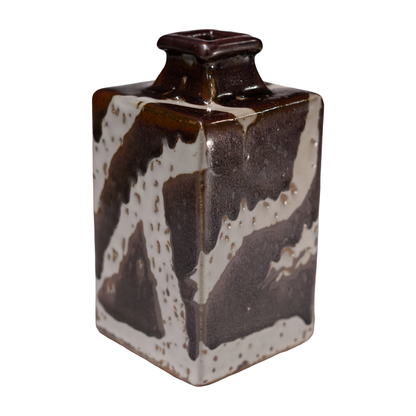 SERVICE CERAMICS | ‘Squared bottle’ | 2025 | Wheel-thrown ceramics