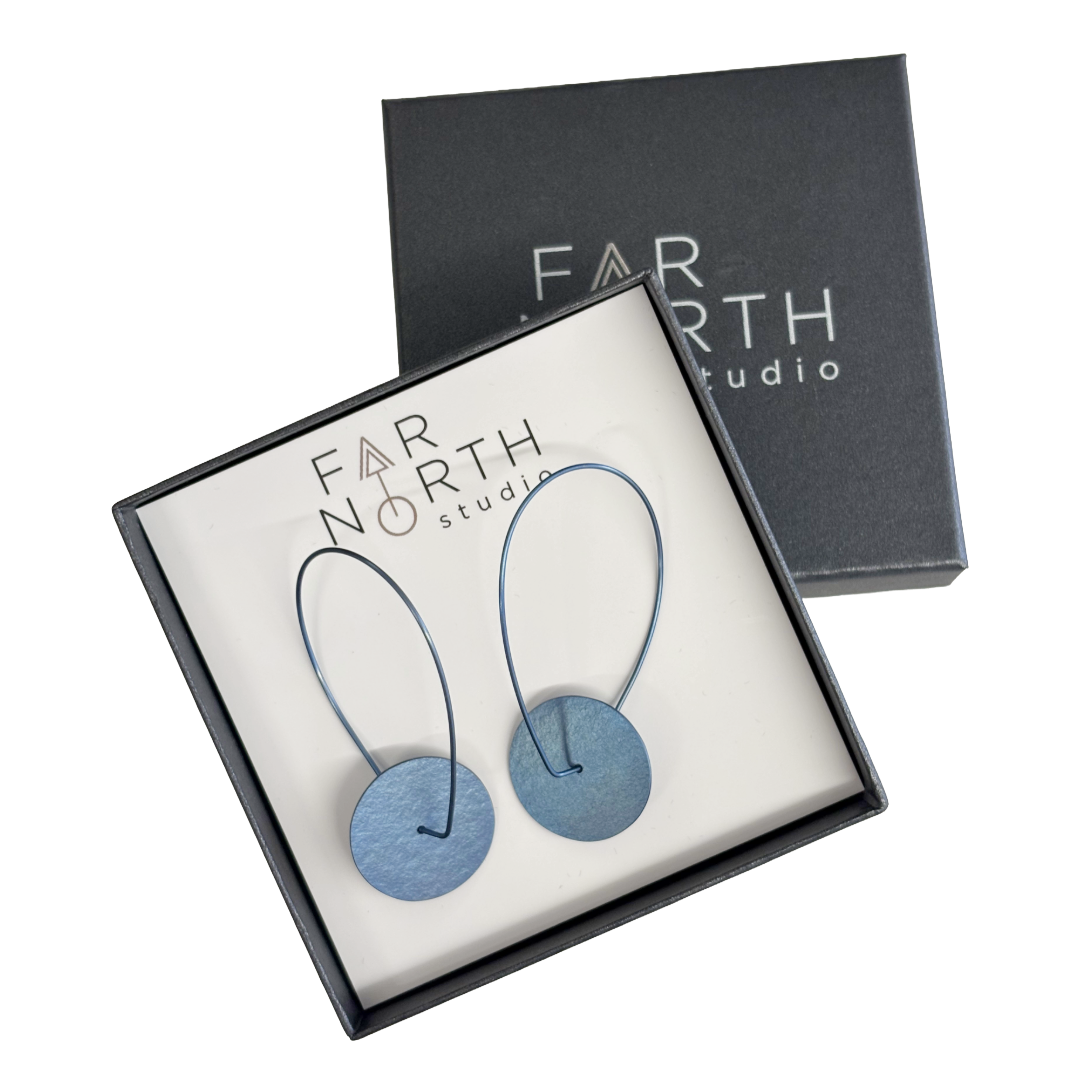 FAR NORTH STUDIO | ‘Pivot earrings (small) – blue’ | Titanium