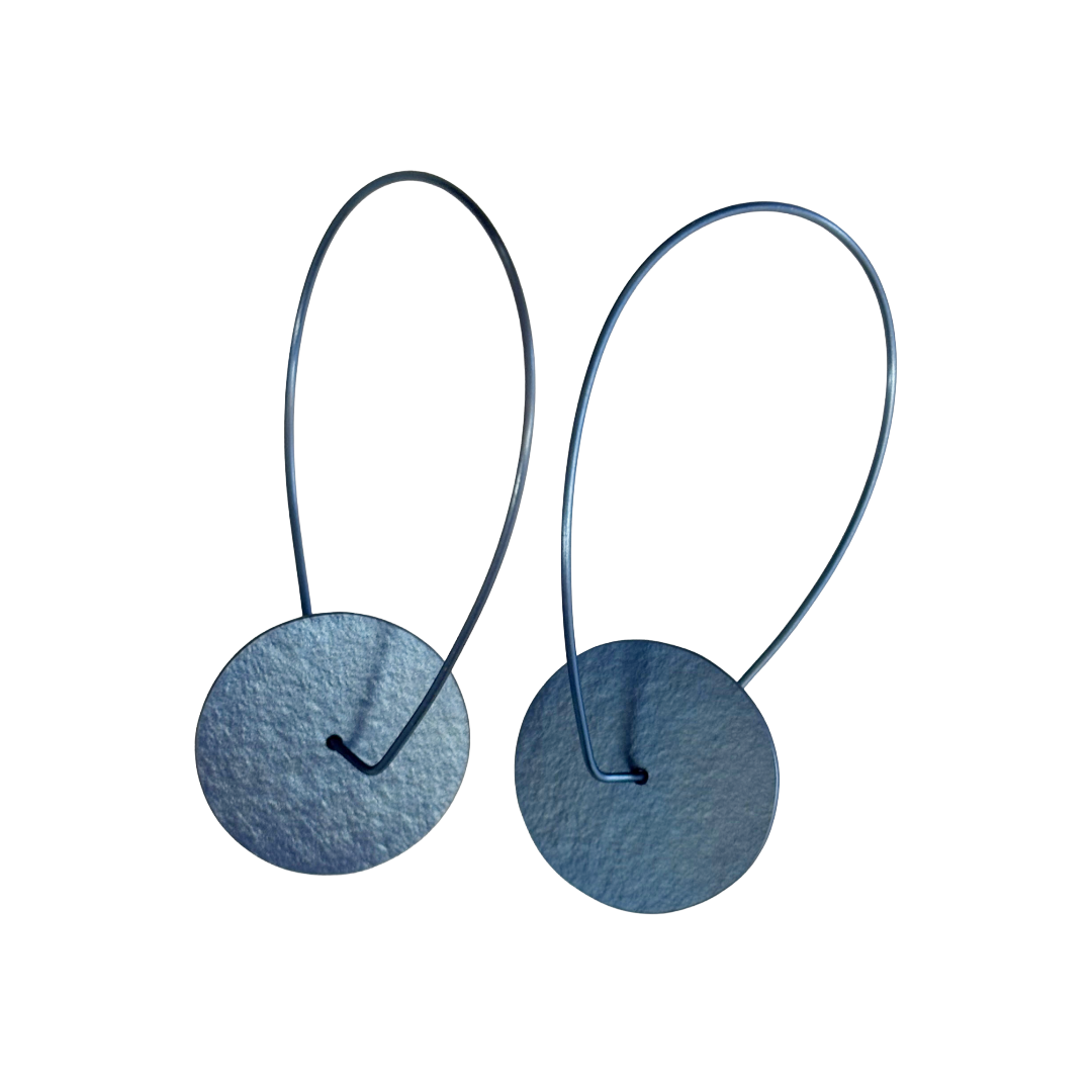 FAR NORTH STUDIO | ‘Pivot earrings (small) – blue’ | Titanium