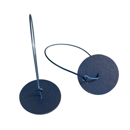 FAR NORTH STUDIO | ‘Pivot earrings (small) – blue’ | Titanium