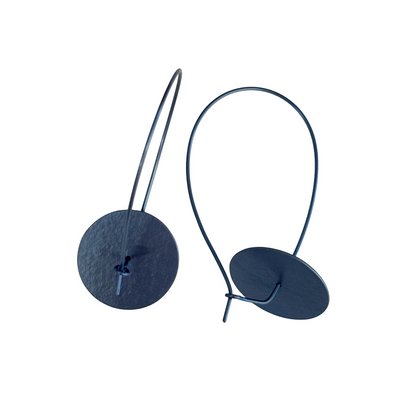 FAR NORTH STUDIO | ‘Pivot earrings (small) – blue’ | Titanium