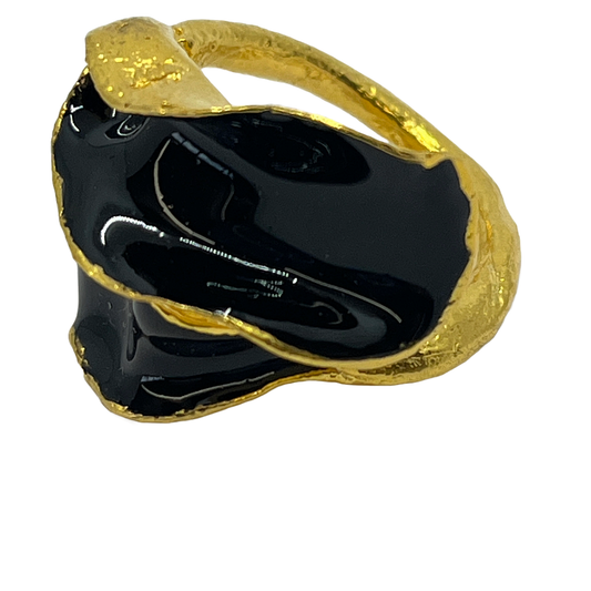 ARTIZ | 'Black Enamel Leaf Ring' (small) | Gold plated bronze