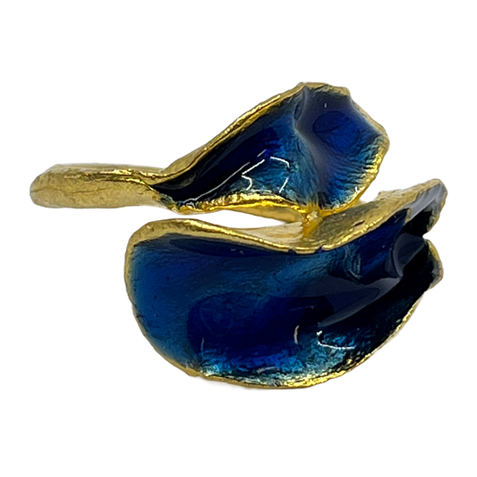 ARTIZ | 'Blue Enamel Leaf Ring 1' (small) | Gold plated bronze