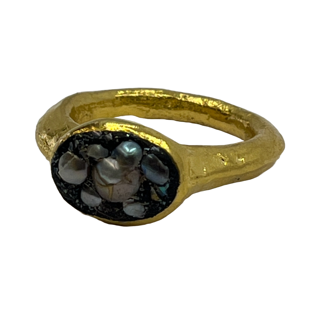 ARTIZ | 'Pearl Cluster Ring' | Gold plated bronze