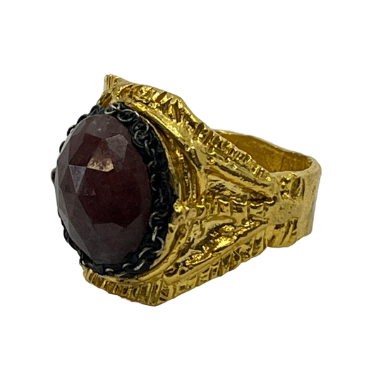ARTIZ | 'Big Ruby Ring' | Gemstone / gold plated bronze