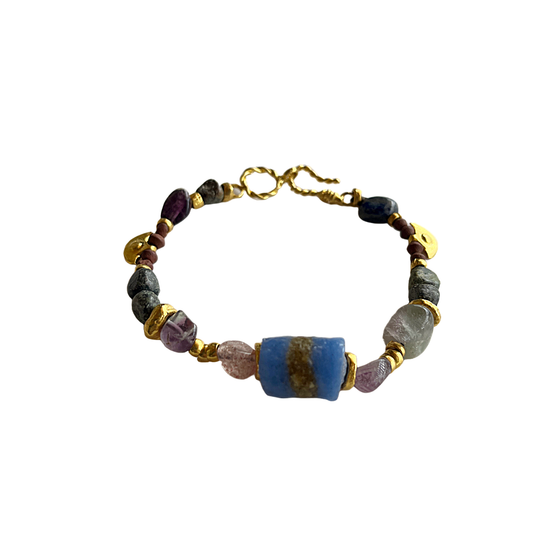 ARTIZ | 'African Glass Bead Bracelet' | Lapis Lazuli / pink quartz / gold plated bronze