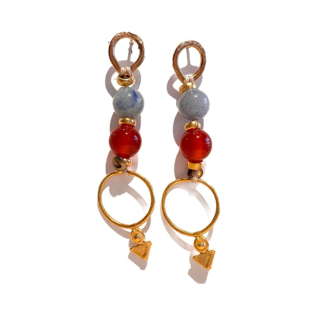 ARTIZ | 'Triangle Symbol Earrings' | Agate / quartz / bronze