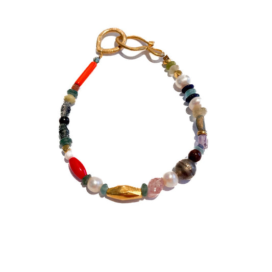 ARTIZ | 'Pearl + Amethyst Bracelet' | Semi precious stones / bronze